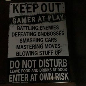 Sign for room.Got it stayed sitting in closet.